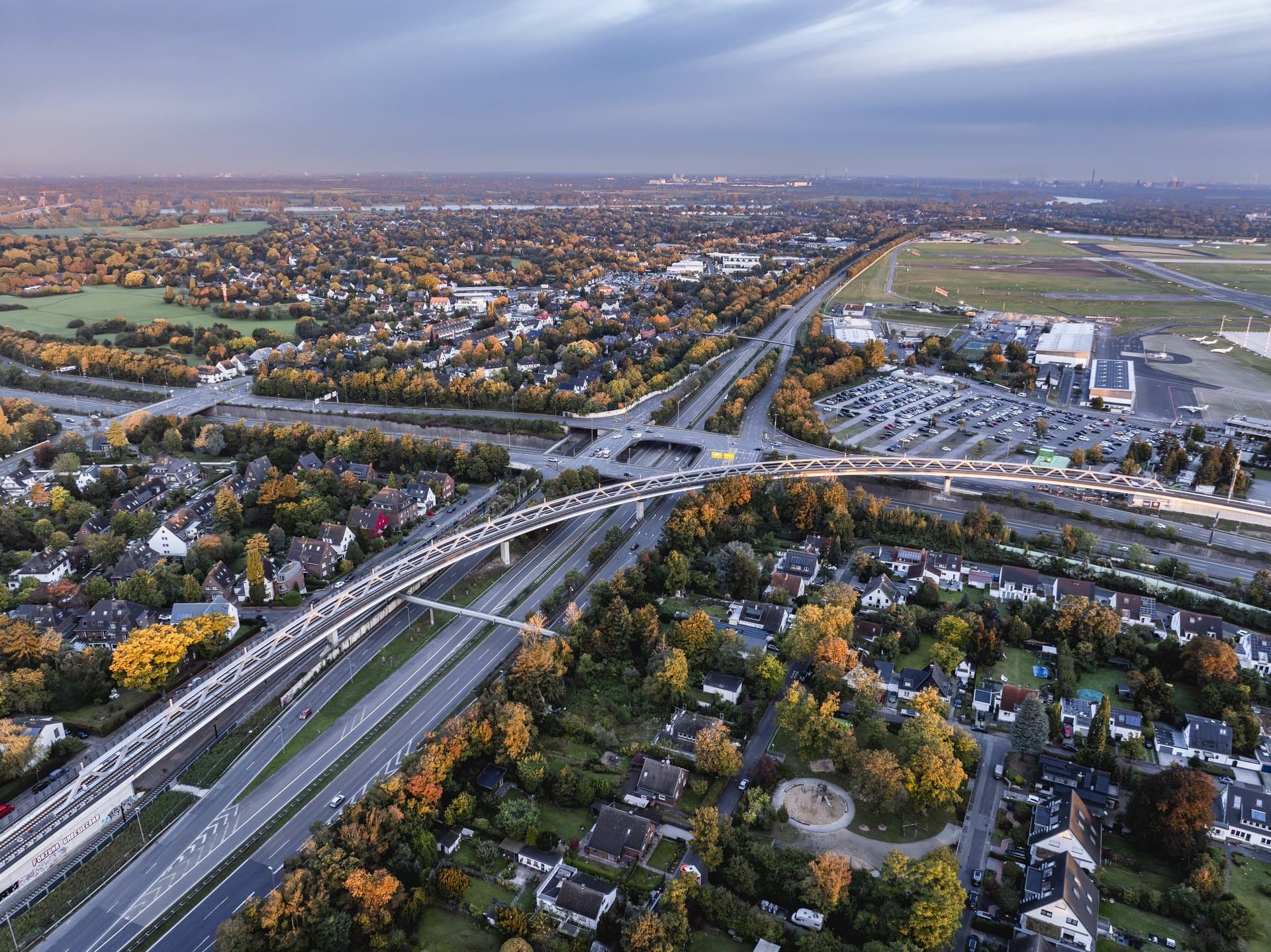 Luftbild der U81-Stadtbahnbrücke © GRASSL / Thorsten Schmidtkord