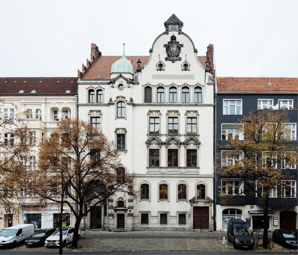 Bild 3 Von der Kantstraße aus ist nur das ehemalige Gerichtsgebäude zu sehen Quelle: Bocci/Fotograf: Harry Fricker
