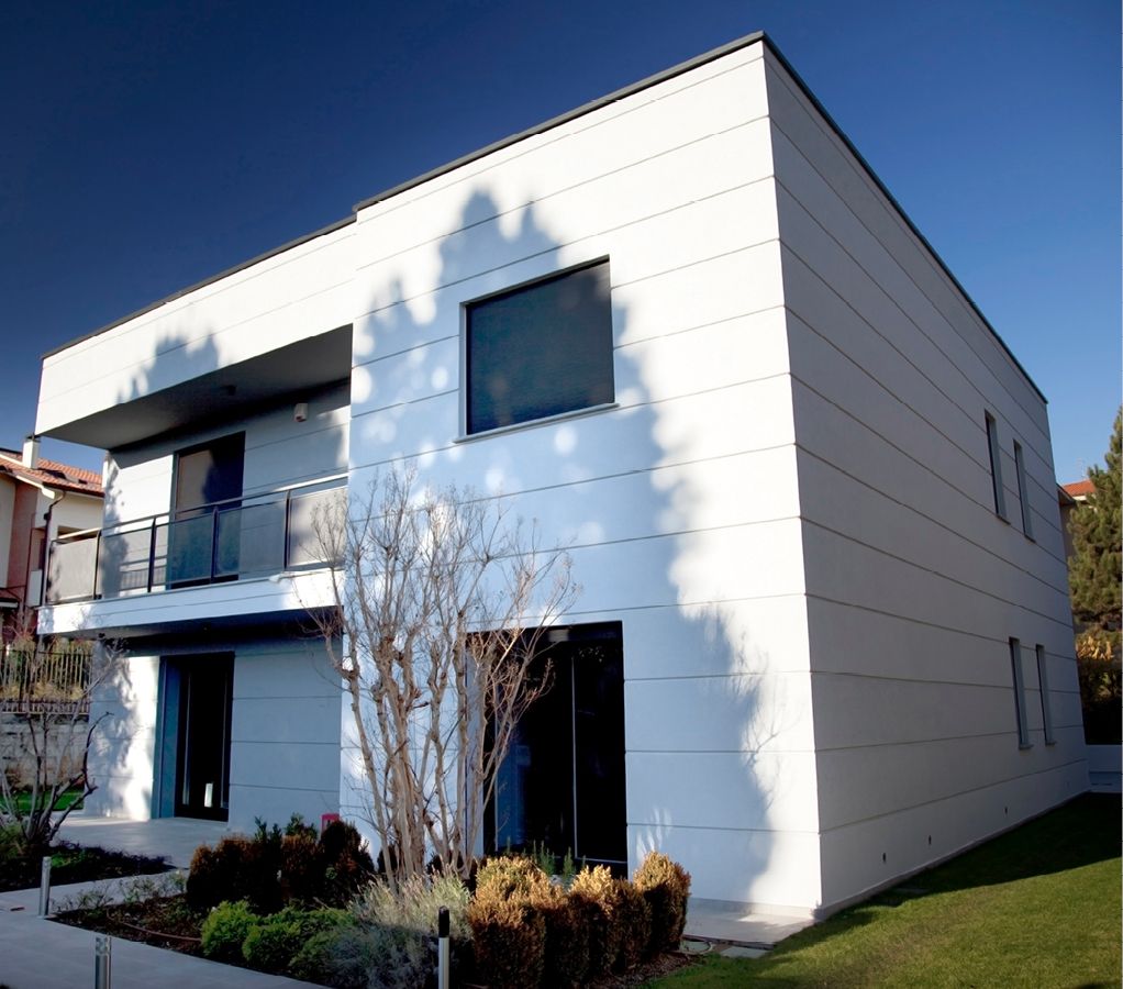 Mit Bossen wird eine moderne Fassade dezent gegliedert – die DEUTSCHE ROCKWOOL bietet hierfür die Putzträgerplatte Coverrock Deko an Quelle: DEUTSCHE ROCKWOOL GmbH & Co. KG