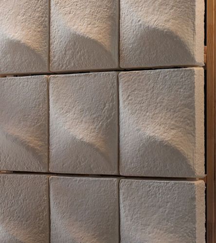 Bild 2 Offenporige Oberfläche des Myzelmaterials mit schall­absorbierender Wirkung (Quelle: MycoLutions)