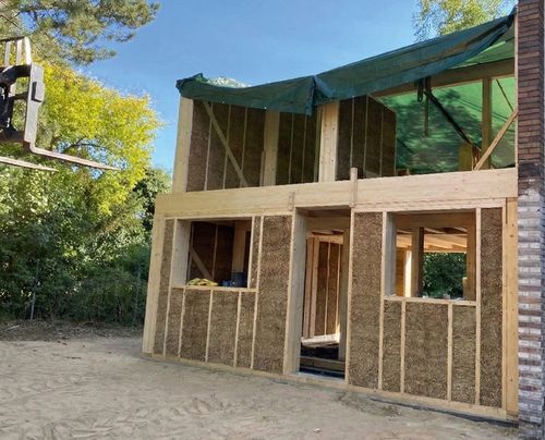 Bild 7 Zirkuläre Naturbaustoffe: Holz & Stroh (Quelle: Spreeplan UG)