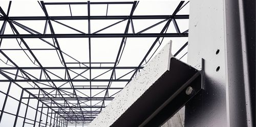 Bild 5 Emissionsreduzierter Stahl aus Thüringen in der Dachkonstruktion Forster Campus (Quelle: Stahlwerk Thüringen)